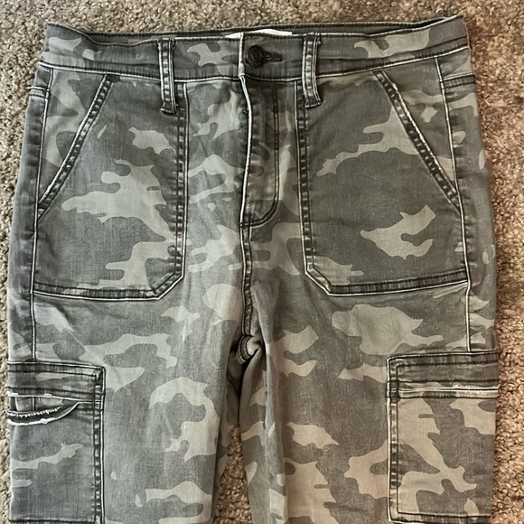 MUDD CAMO STRAIGHT LEG PANTS. SIZE 11 - Picture 3 of 11